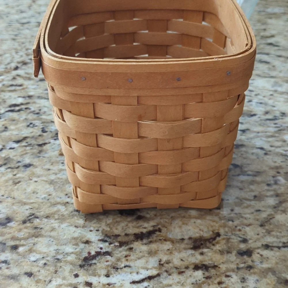 Longaberger Tissue Box With Lid - Picture 6 of 10